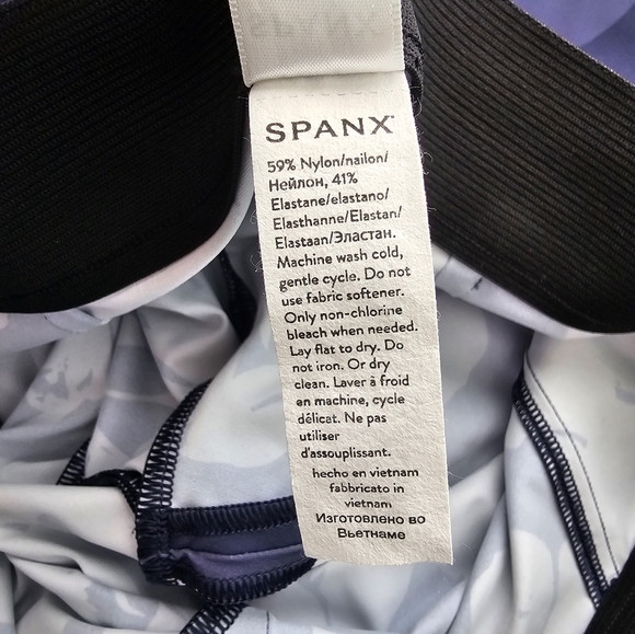 Spanx Sunshine Kick Flare Pant Floret Navy Size Small - Picture 13 of 13